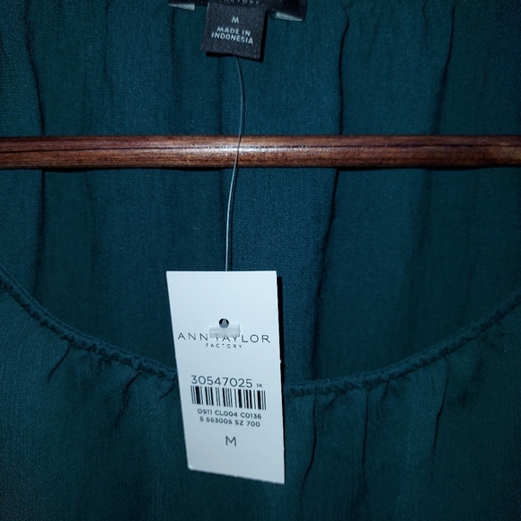 BRAND NEW Size M Teal Ann Taylor Factory Blouse - Picture 3 of 3